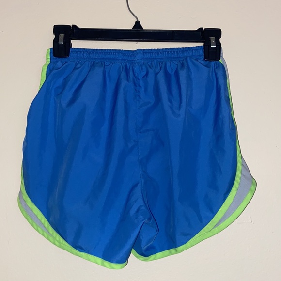 Nike womans running shorts - Picture 3 of 4